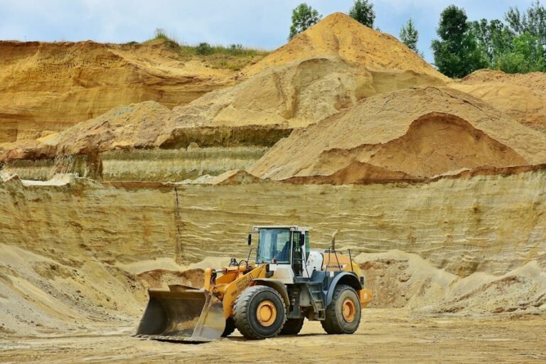 How Heavy Equipment Rentals Improve Project Efficiency